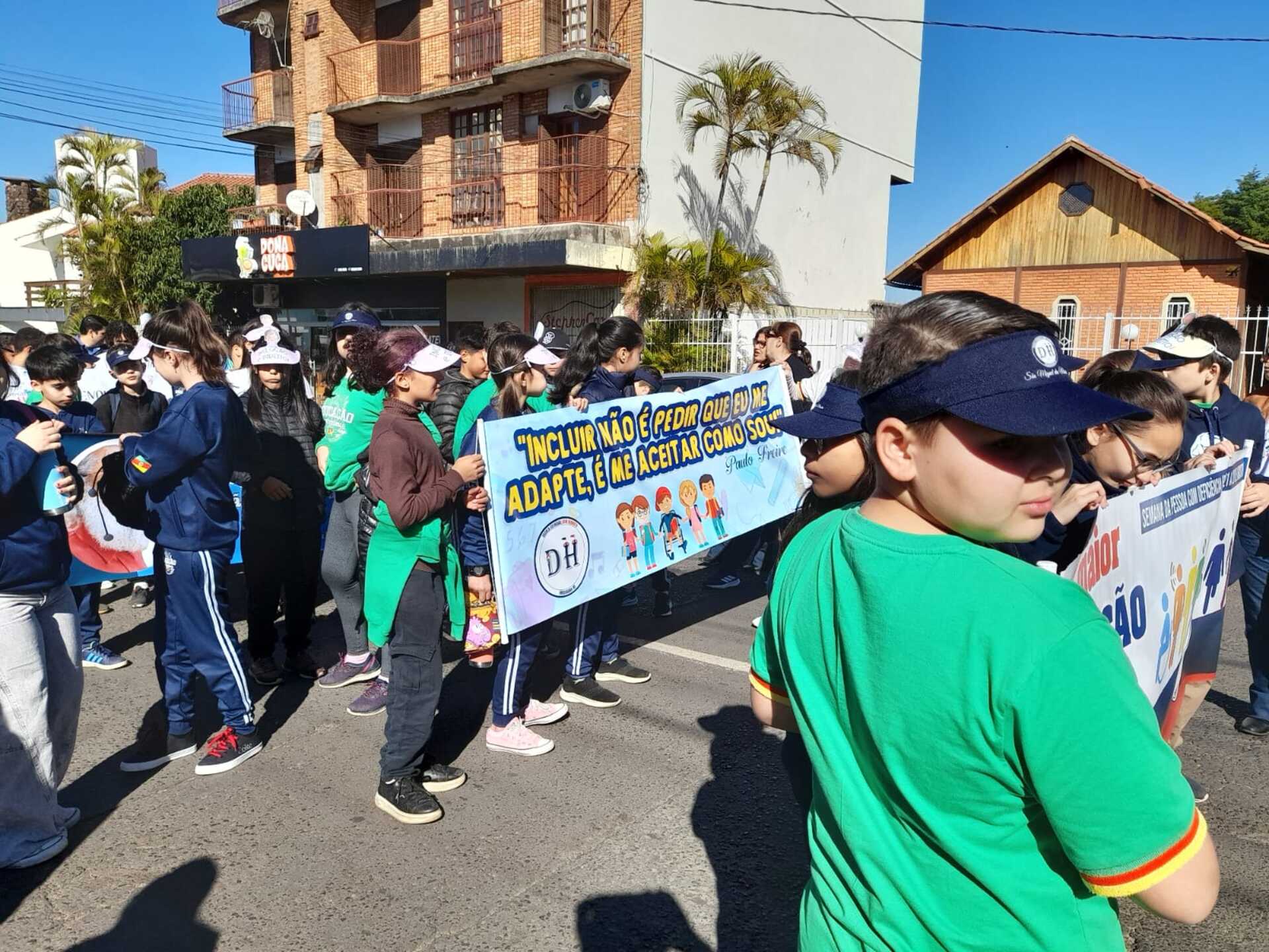 Durante a semana, houve palestras, oficinas de Libras, apresentações culturais e rodas de conversa, alinhadas ao tema nacional de 2025: “Deficiência não define. Oportunidade transforma. Inclua nossa voz!”. A ação reforça políticas públicas de inclusão e cidadania no município.