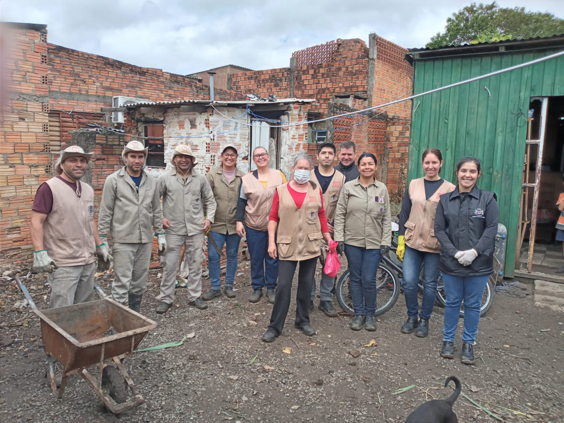 Secretaria de Saúde e Obras realizaram a limpeza de áreas com risco de criadouros do mosquito da dengue.