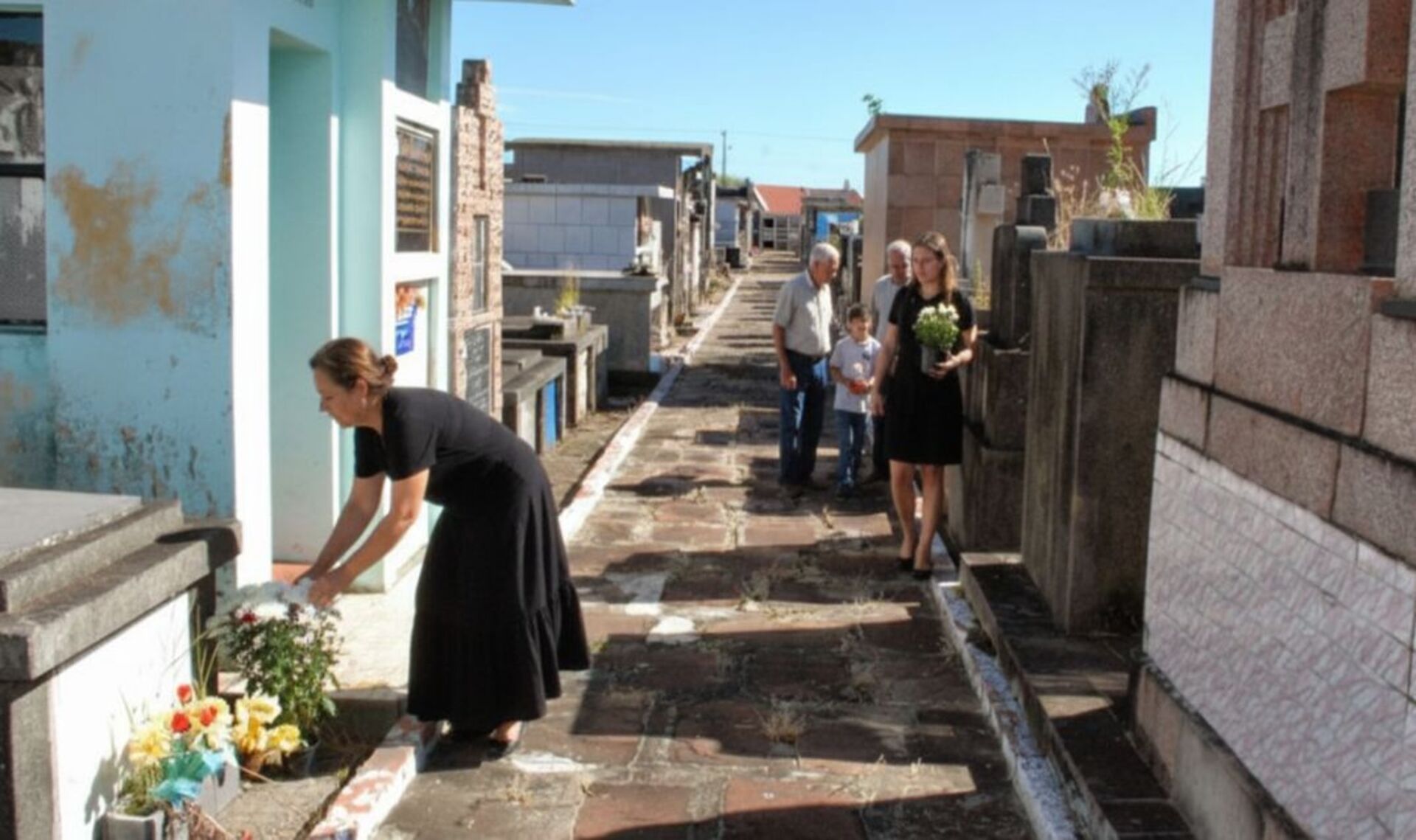 Feriado nacional é marcado pelo momento de visitar os túmulos de entes queridos, além de representar uma oportunidade de reencontros cheios de lembranças e afetos.