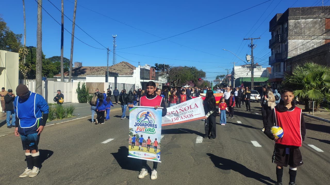 Projeto leva futebol gratuito a jovens do bairro São João