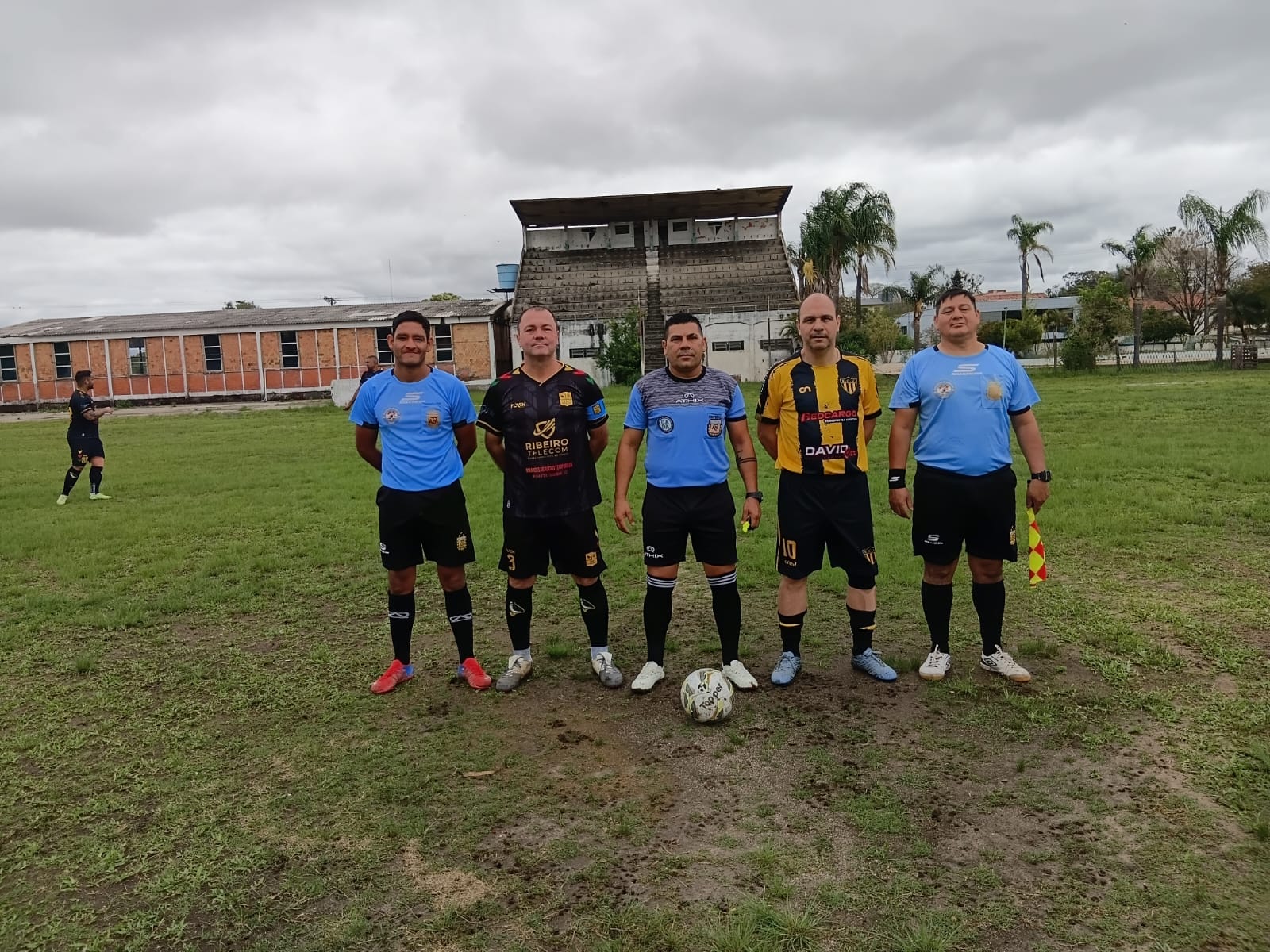 Equipe de arbitragem argentina foi responsável por conduzir o amistoso