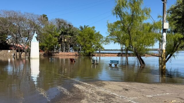 Rio Uruguai recua, mas mantém 218 pessoas fora de casa