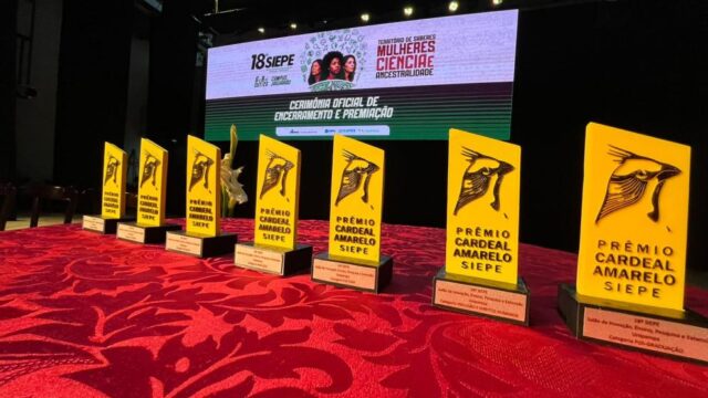 Sete estudantes recebem o Cardeal Amarelo no Siepe